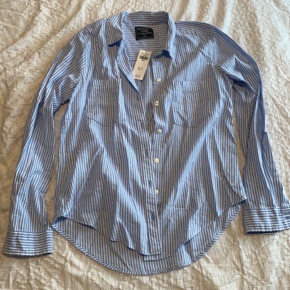 Abercrombie & Fitch button up shirt • size S